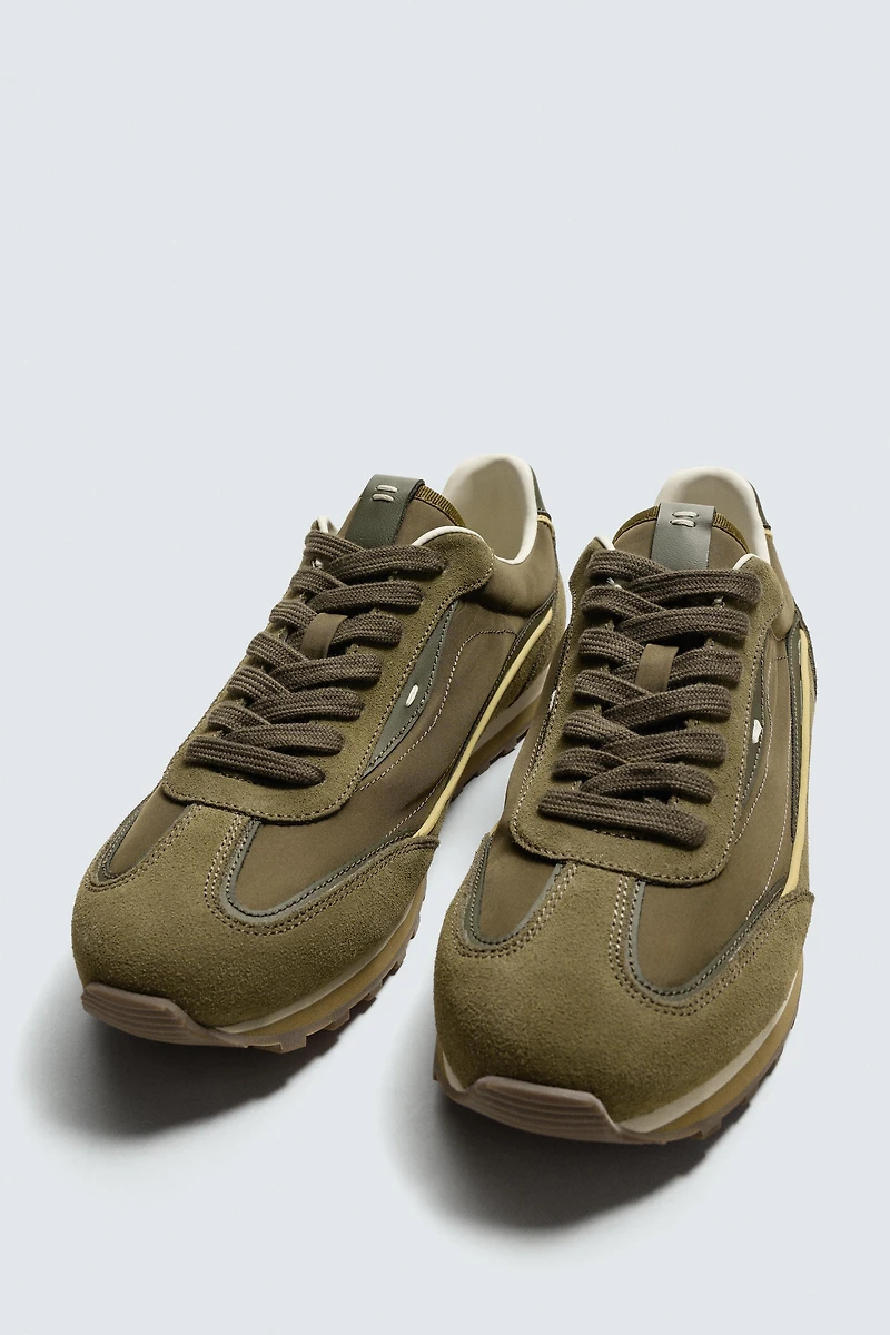 CASUAL SNEAKERS