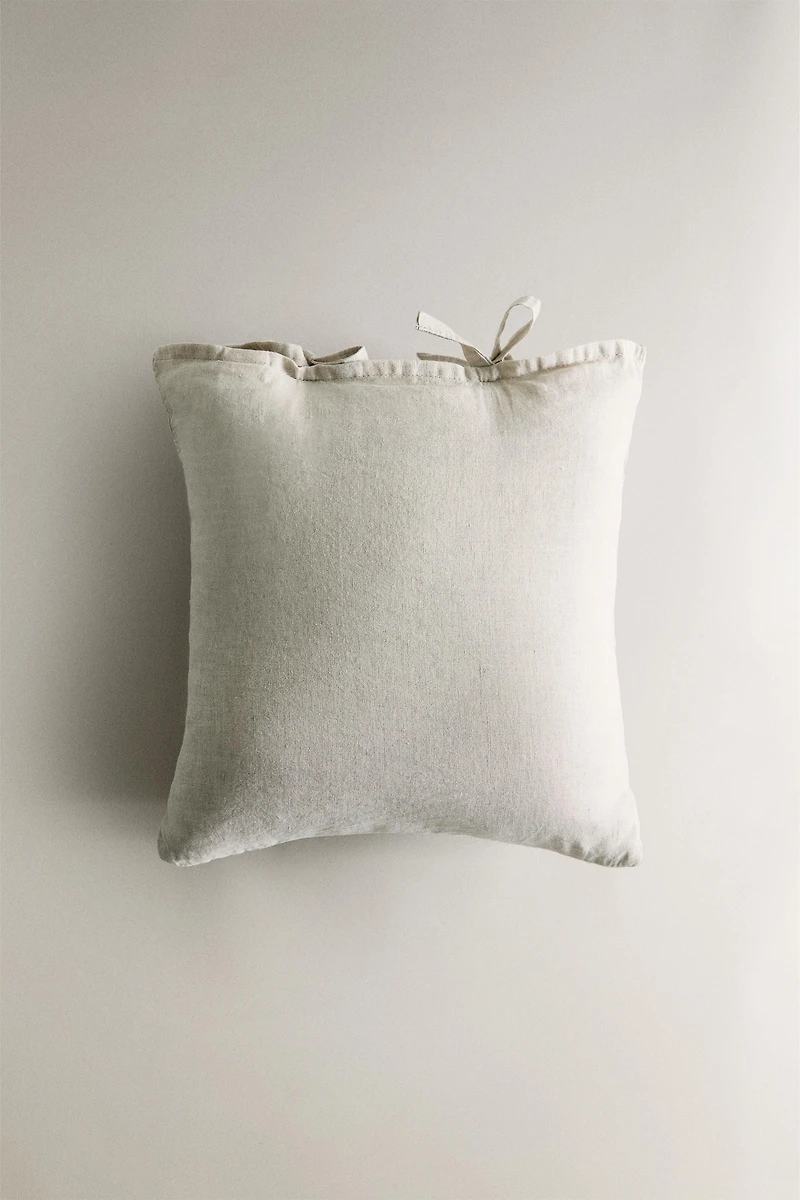 CHILDREN'S THROW PILLOW WITH FLORAL EMBROIDERY
