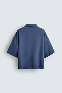 POLO COUPE BOXY TEXTE BRODÉ