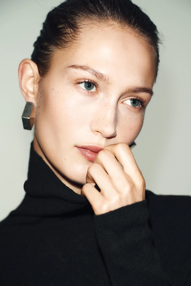 100% WOOL HIGH COLLAR BELTED JUMPER