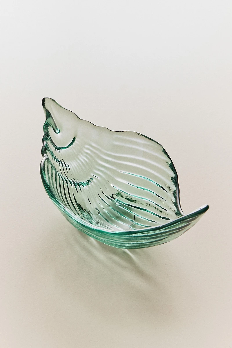 SHELL GLASS BOWL