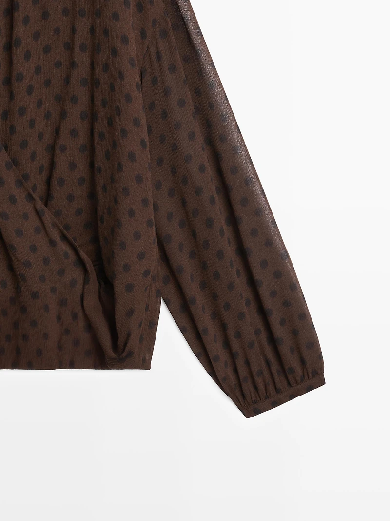 Blouse fluide cache-cœur à pois