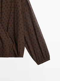 Blouse fluide cache-cœur à pois