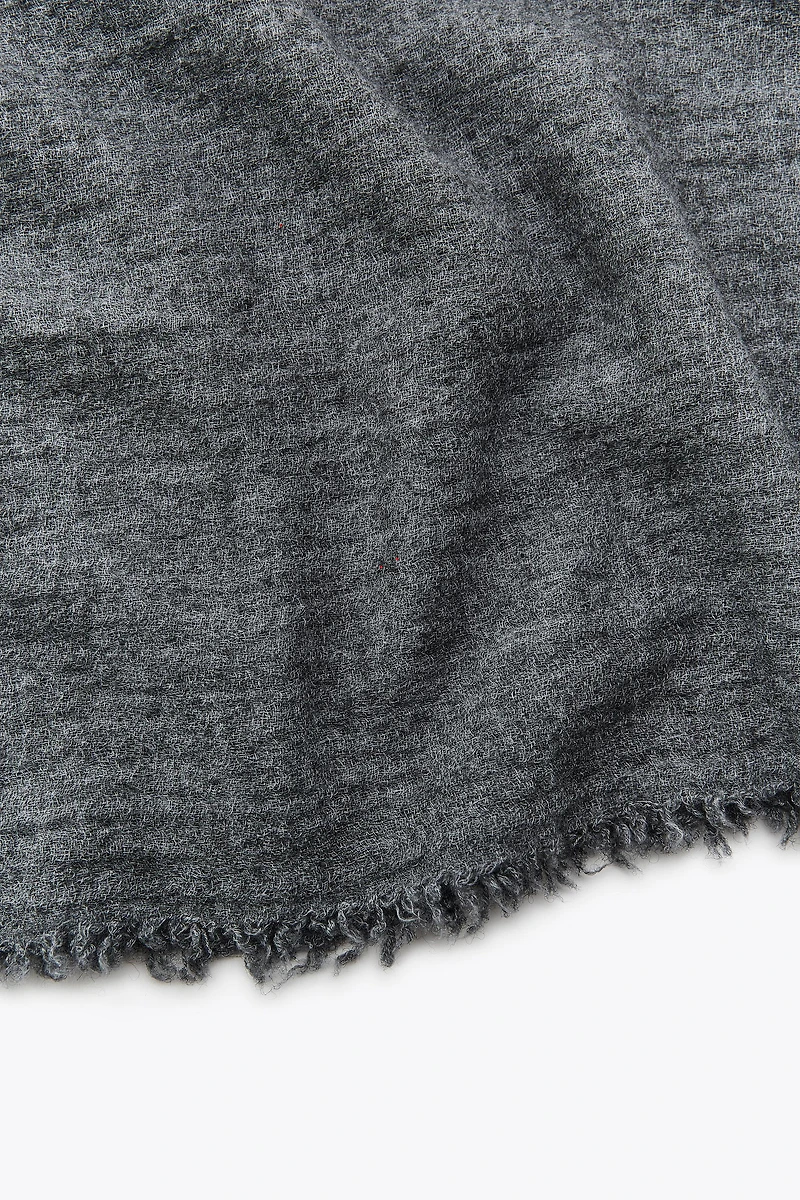 FOULARD EFFRANGÉ AVEC LAINE