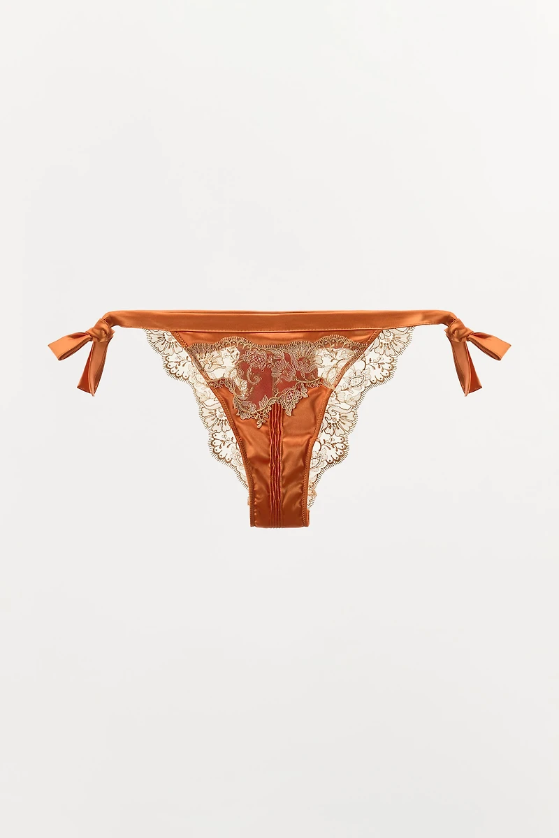CULOTTE SATINÉ À NŒUDS ET DENTELLE
