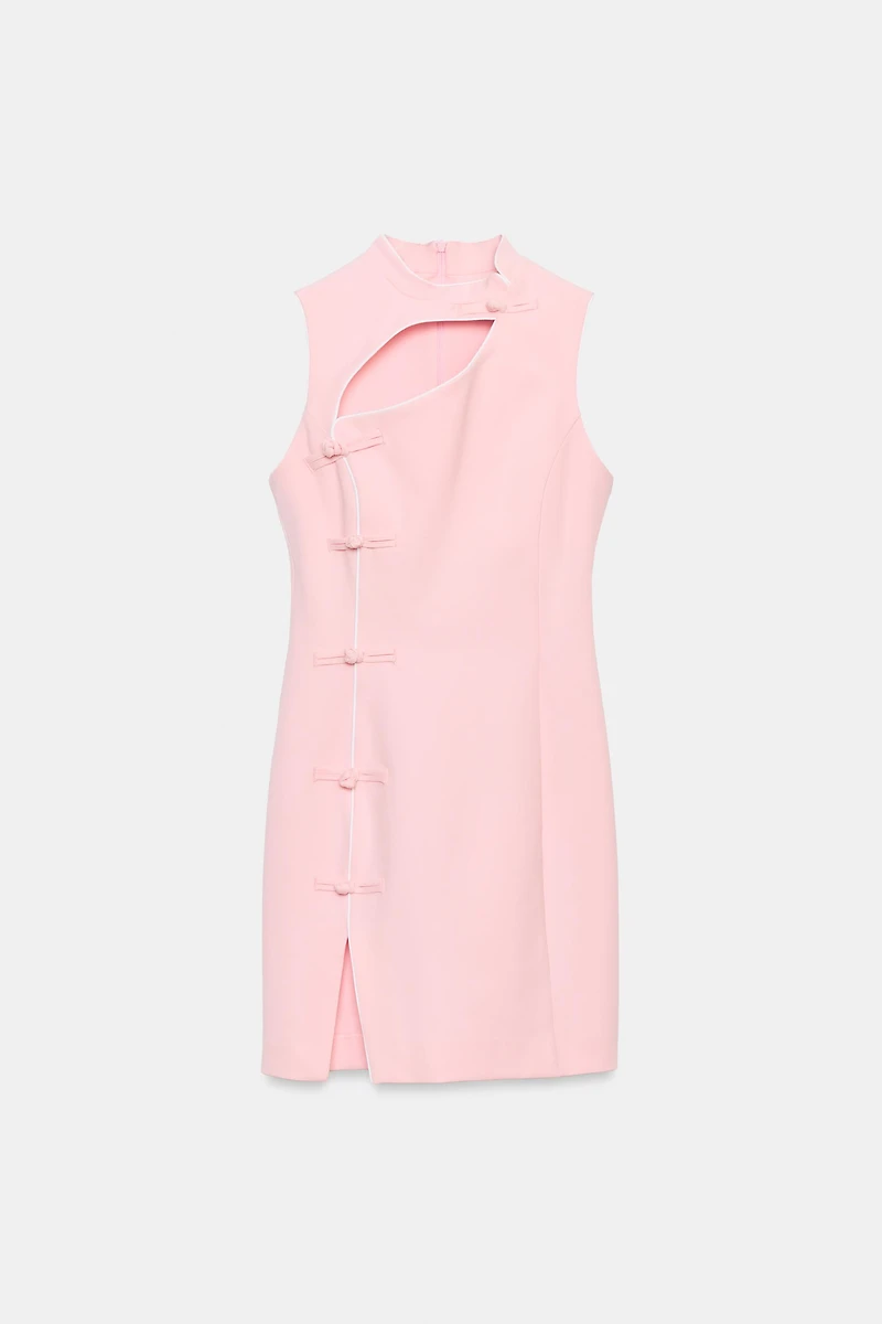 ROBE COURTE À BRANDEBOURGS