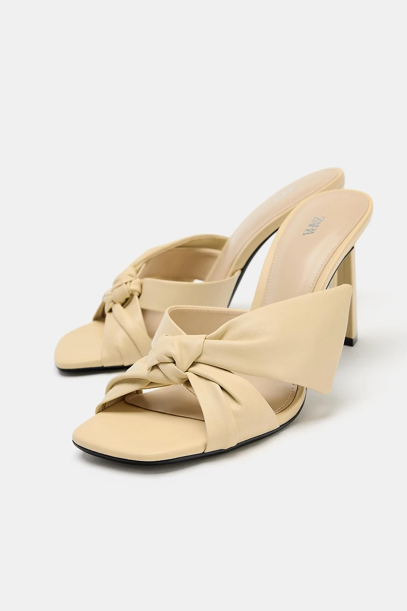 LEATHER BOW HEELED SANDALS