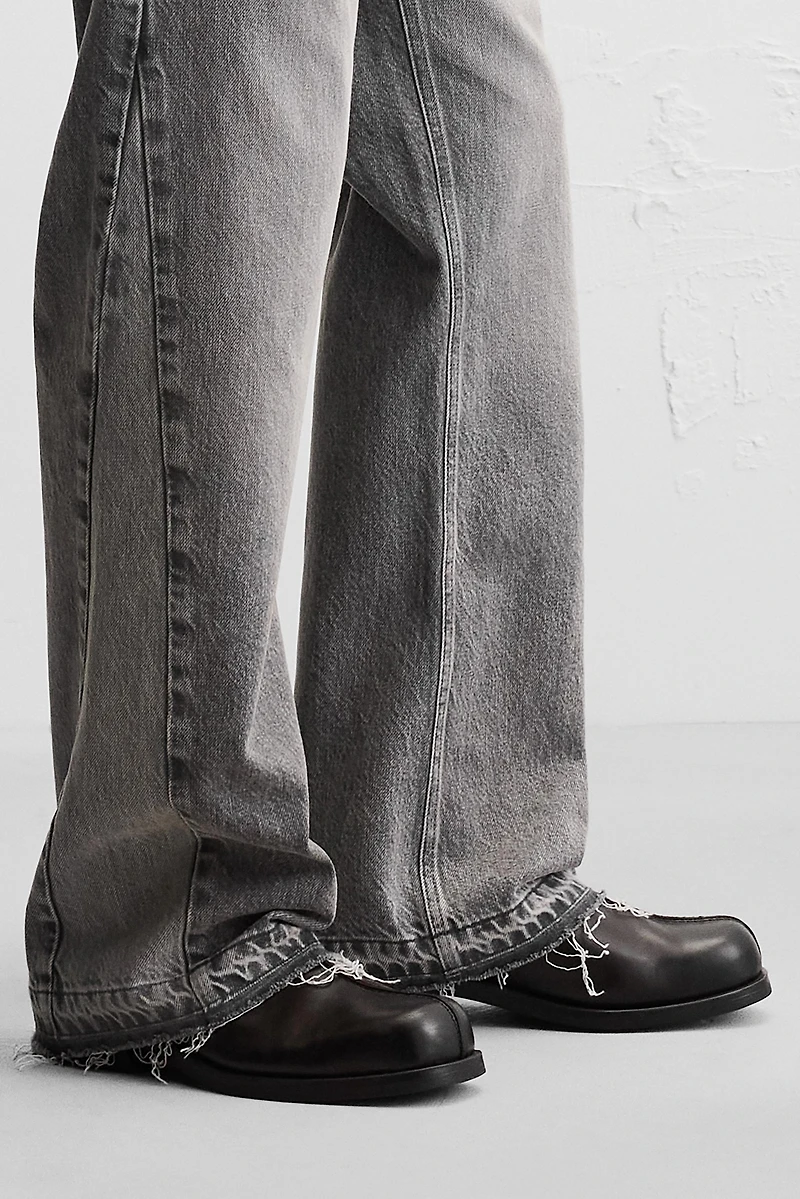 FLARE FIT JEANS