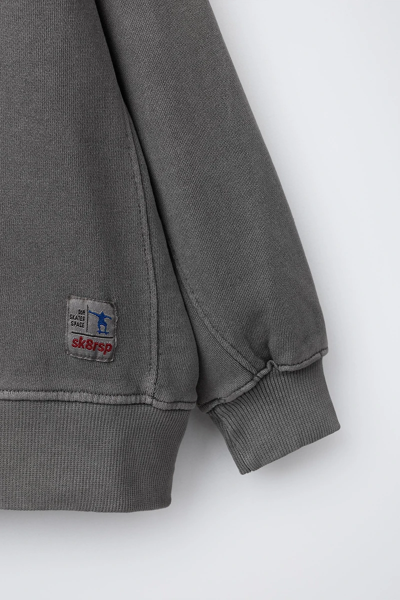 SWEAT TEINT EN PIÈCE ÉTIQUETTE
