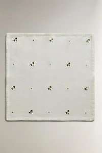 EMBROIDERED CLOVER AND DAISY NAPKINS (PACK OF 2)