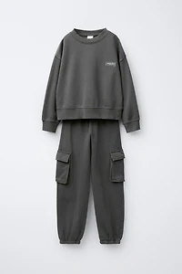 ENSEMBLE SWEAT ET JOGGER CARGO ÉTIQUETTE AUTOCOLLANTE