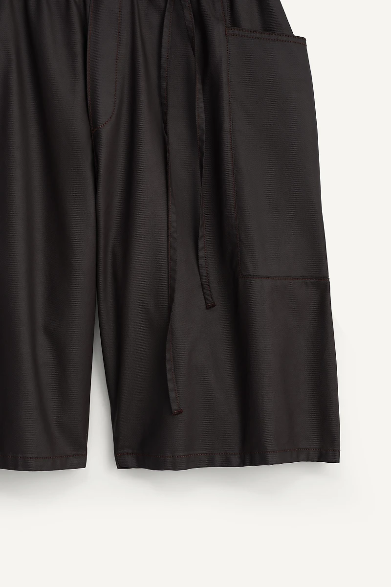 RELAXED FIT WAXED LYOCELL SHORTS