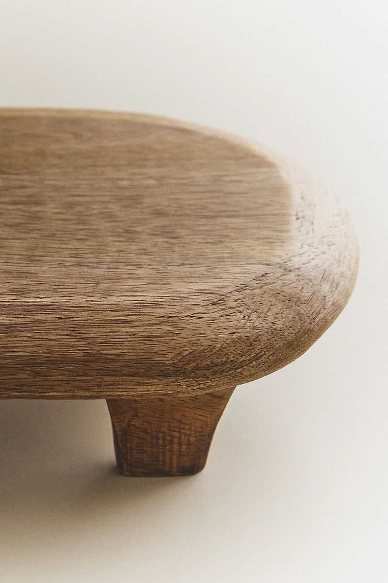 WOODEN CUTTING BOARD WITH LEGS
