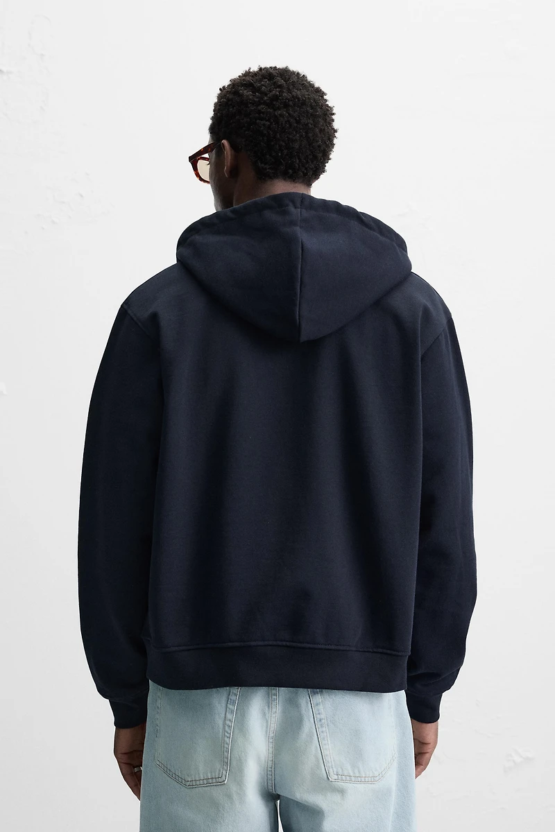 BASIC HOODED ZIP-UP SWEATSHIRT