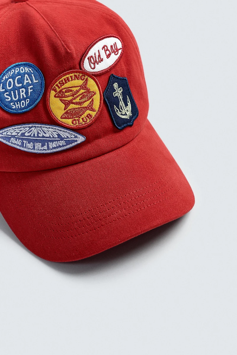 CASQUETTE À PIÈCES EN CONTRASTE