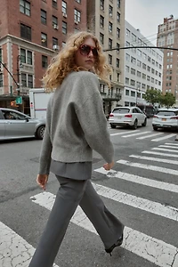 SOFT BASIC KNIT SWEATER