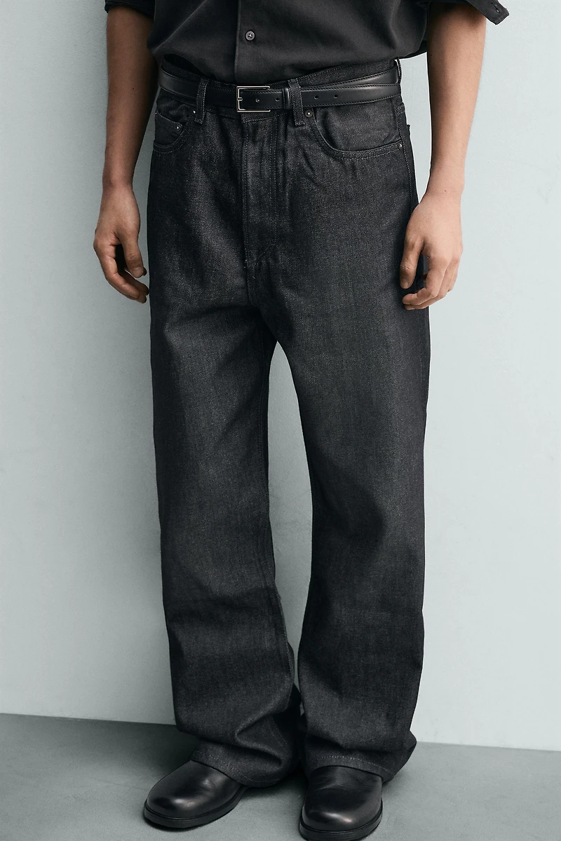 LOOSE FLARE FIT JEANS