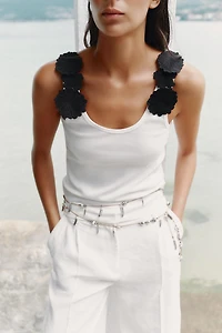 FLORAL APPLIQUÉ TOP