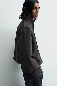 VESTE COURTE AJUSTÉE À BRANDENBOURGS EN CONTRASTE