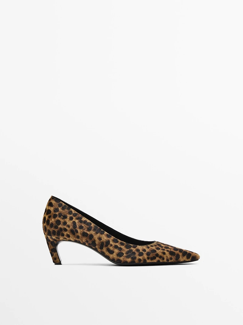 Heeled leopard print shoes