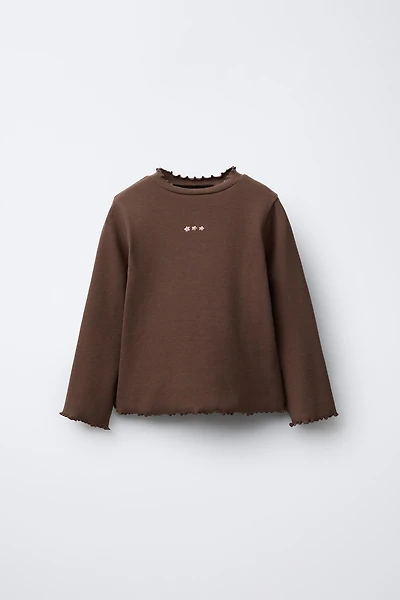 RIBBED TOP WITH EMBROIDERED DETAIL