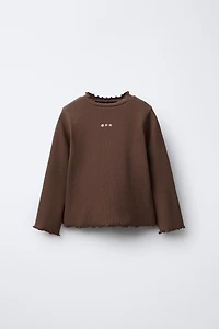 RIBBED TOP WITH EMBROIDERED DETAIL