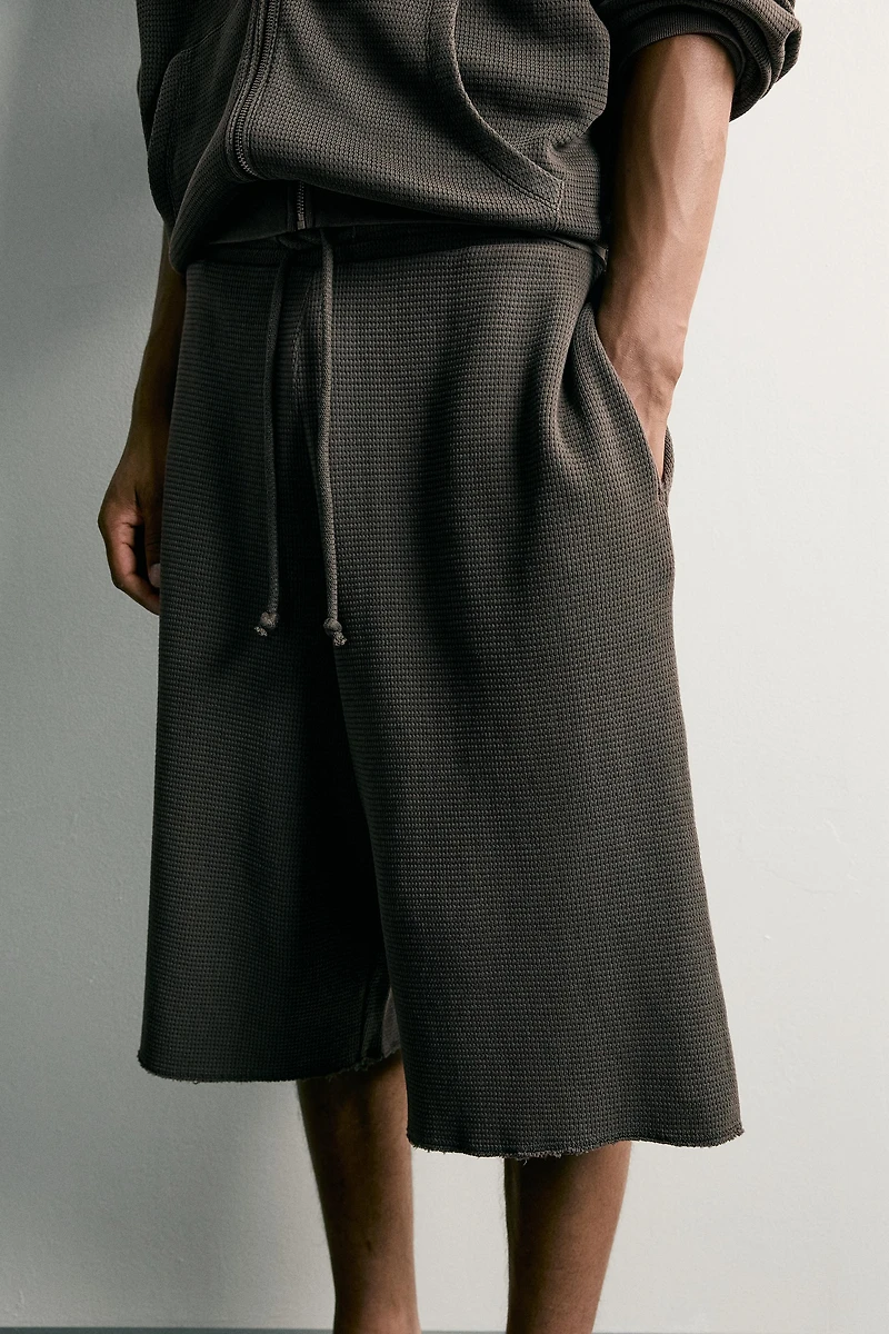 WASHED WAFFLE KNIT JOGGER SHORTS