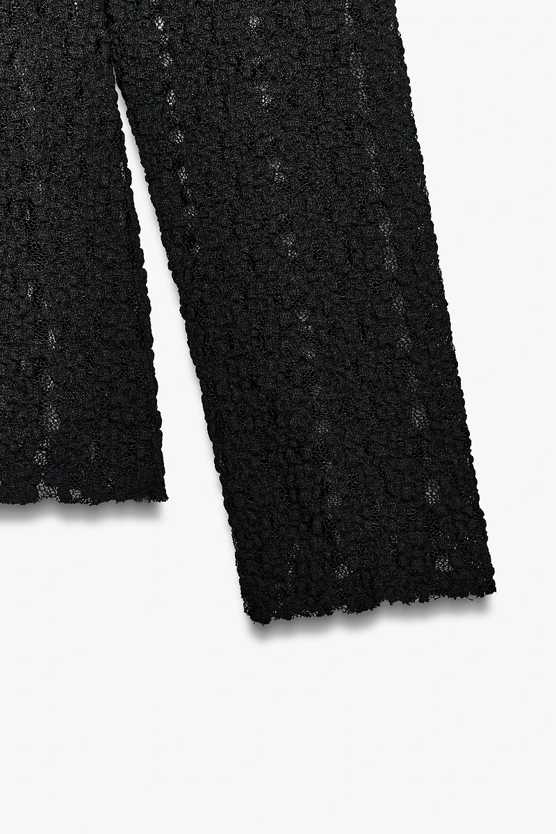 RUFFLED LACE TOP