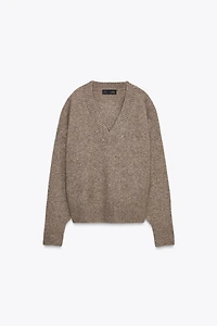 SOFT V-NECK KNIT SWEATER