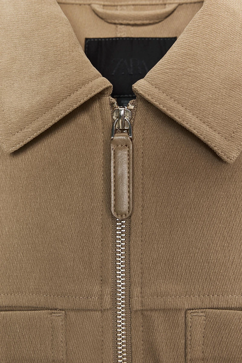 VESTE À POCHES ET TAILLE AJUSTABLE