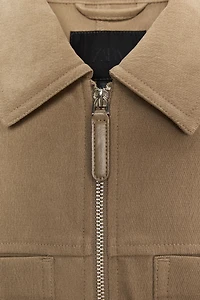 VESTE À POCHES ET TAILLE AJUSTABLE