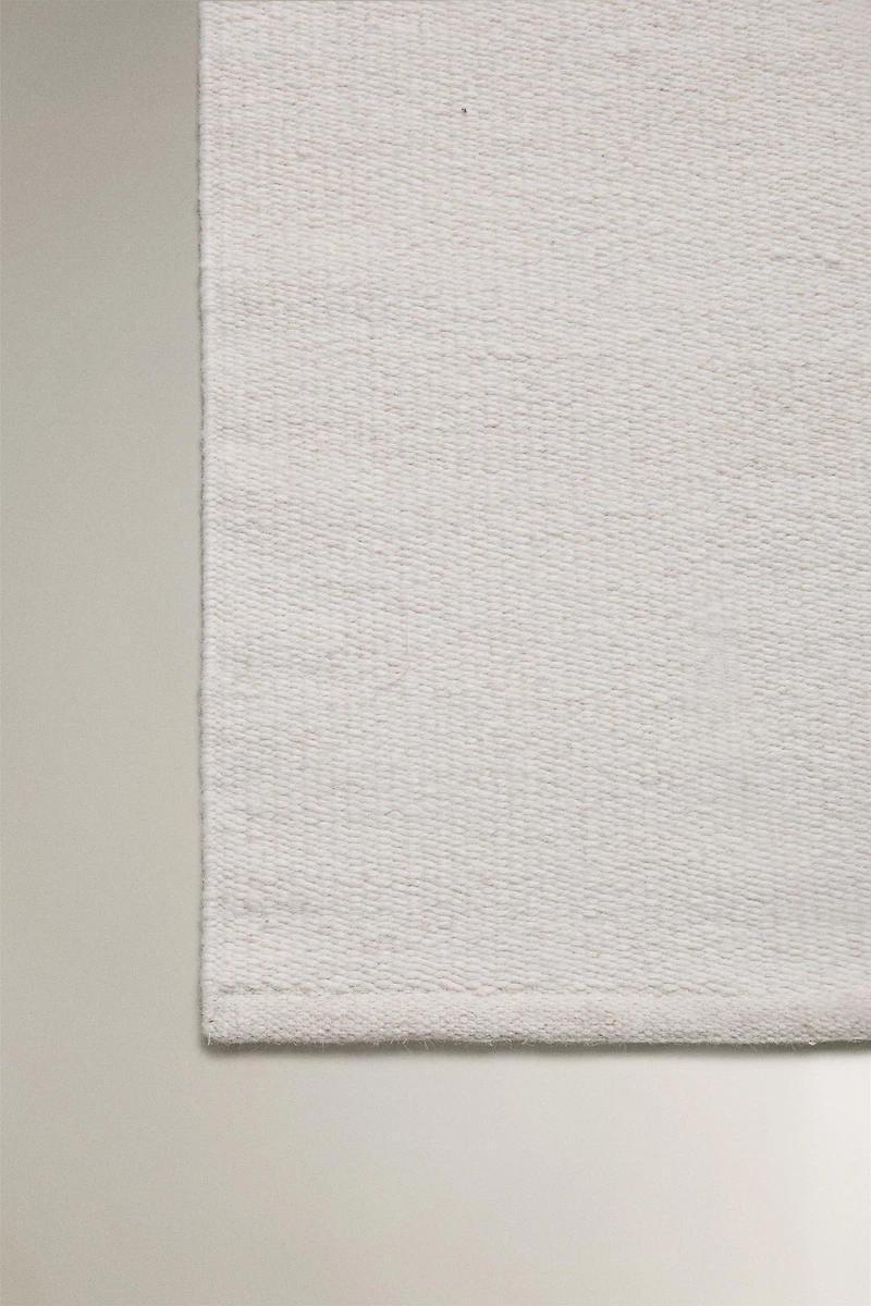 LIGHT-COLORED WOOL AREA RUG