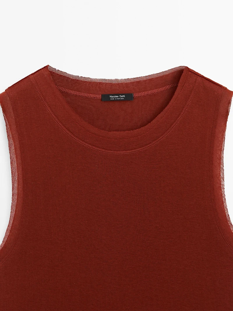 Sleeveless T-shirt with double piping