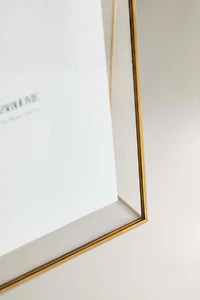 TRIANGULAR STRUCTURE PICTURE FRAME