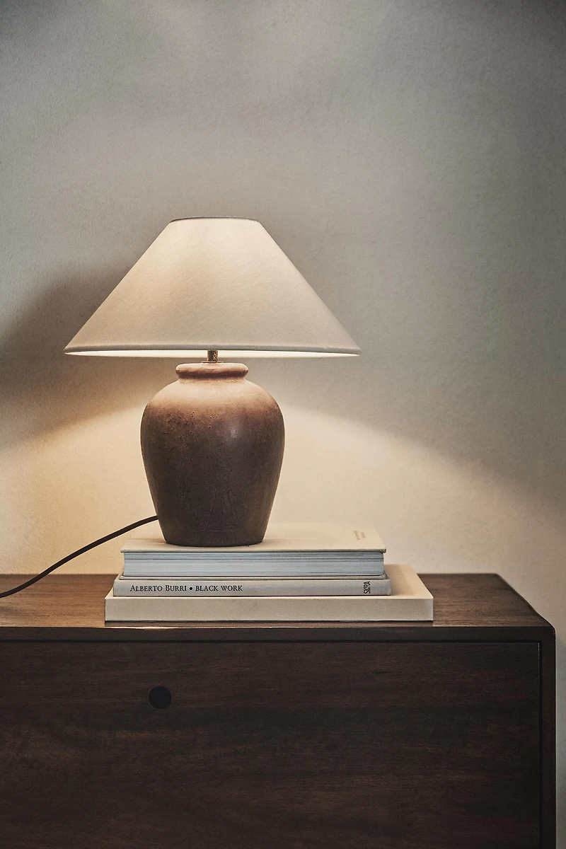 SMALL CERAMIC BASE TABLE LAMP