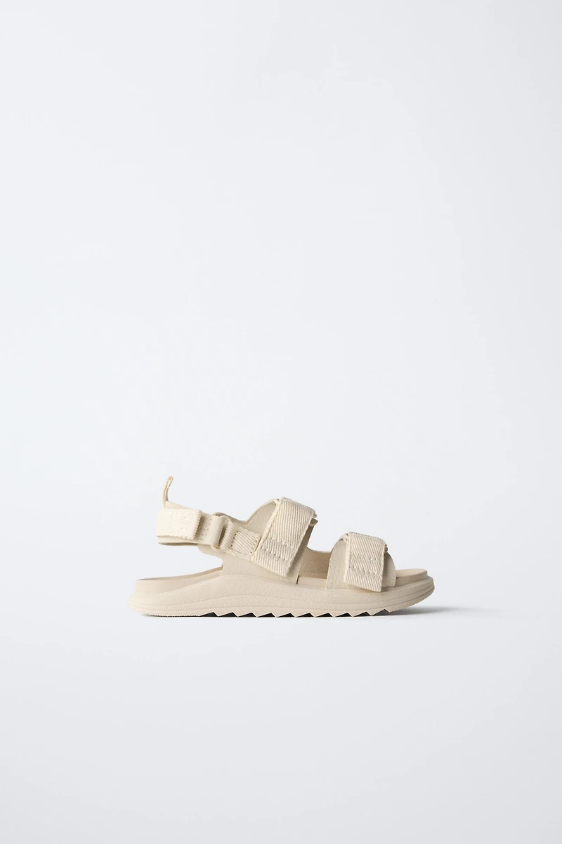 SANDALES À BRIDES