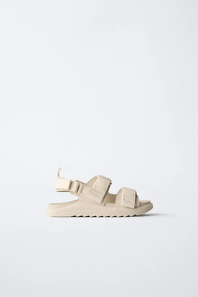 SANDALES À BRIDES