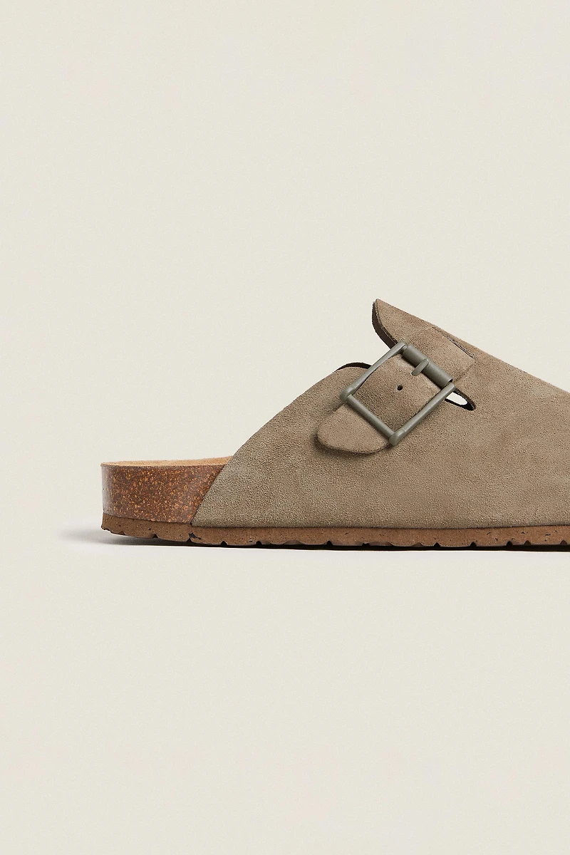 LEATHER CLOGS WITH BUCKLE