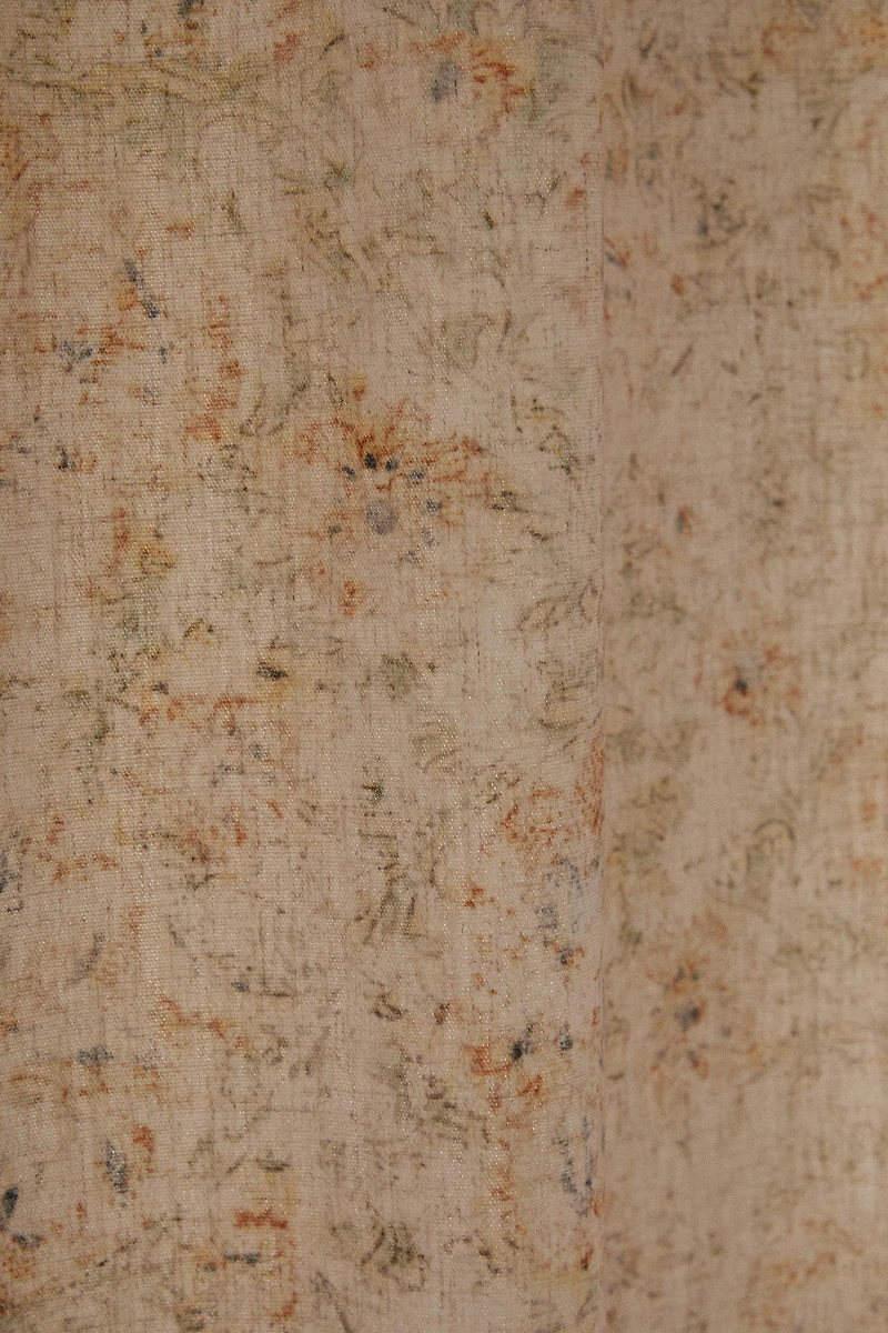 FLORAL CURTAIN WITH MEDIUM FILTRATION