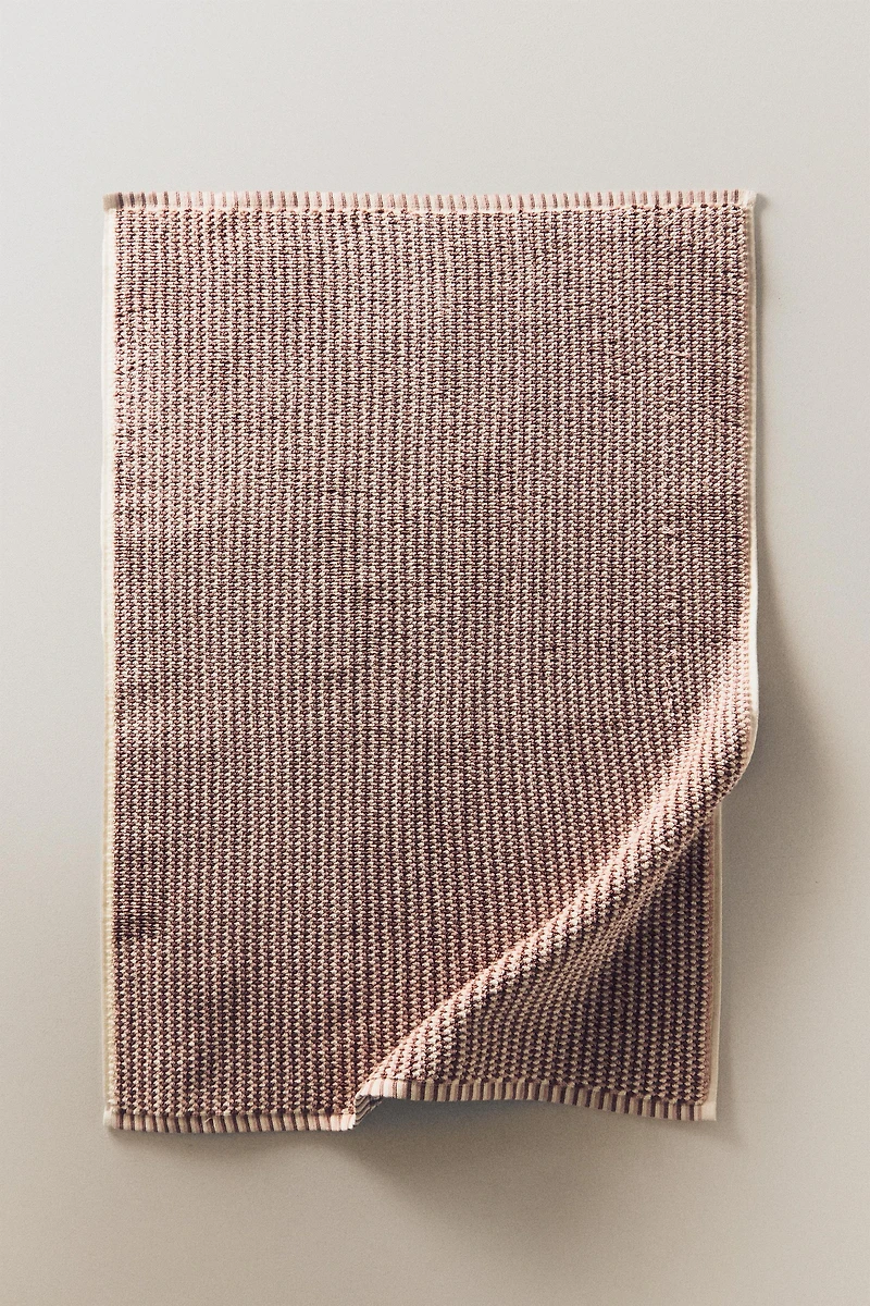 TEXTURED COTTON BATH MAT