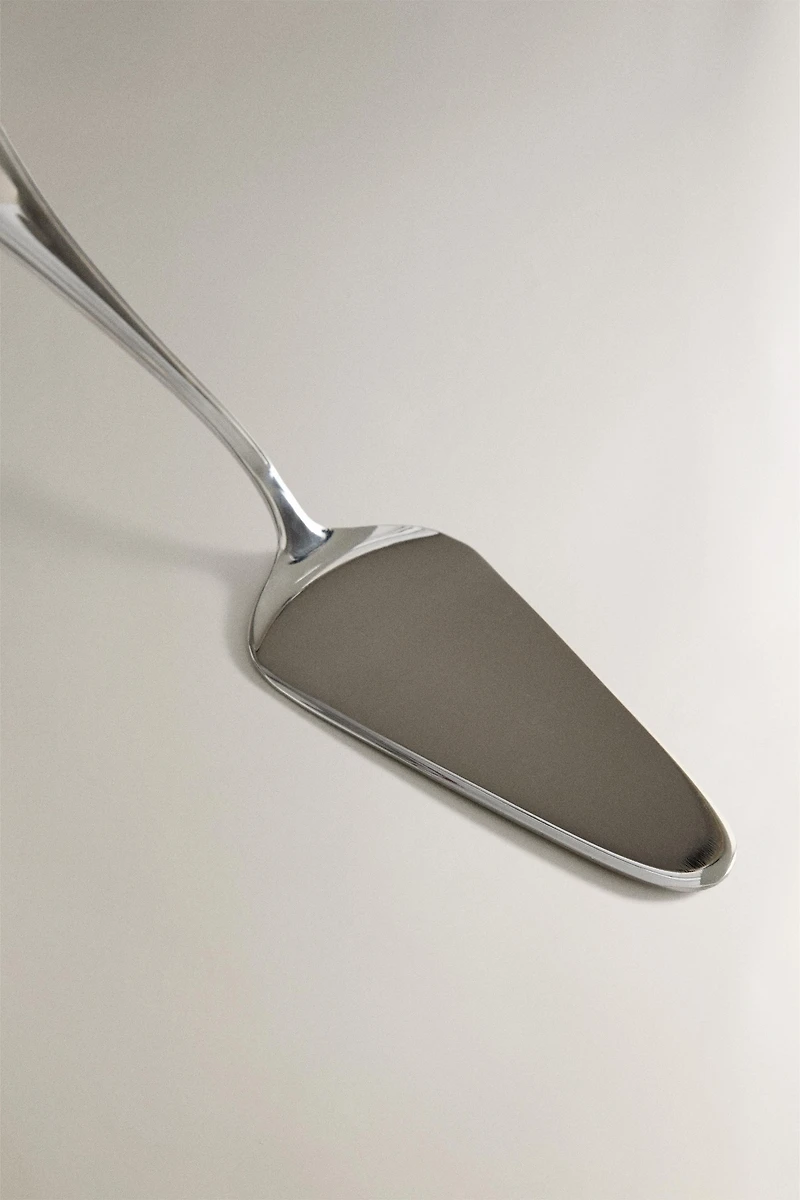 SHINY STEEL CAKE SERVER