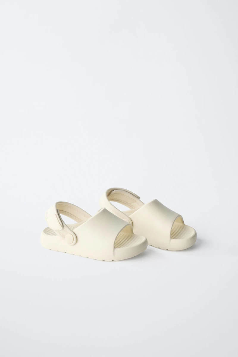 CLAQUETTES EN CAOUTCHOUC