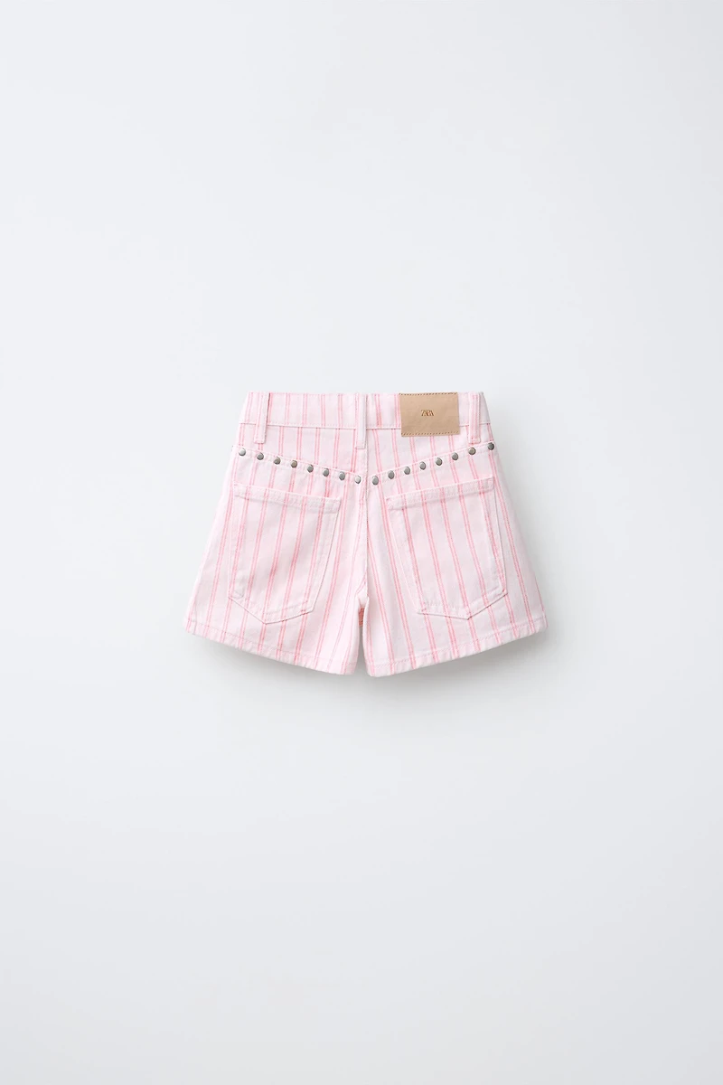 SHORT EN JEAN À RAYURES ET CLOUS