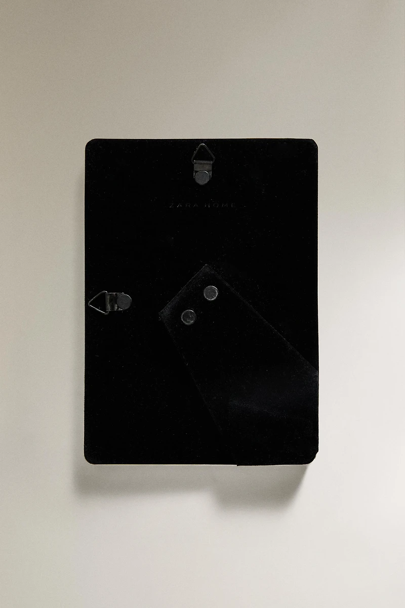 ROUND-EDGED METAL PICTURE FRAME