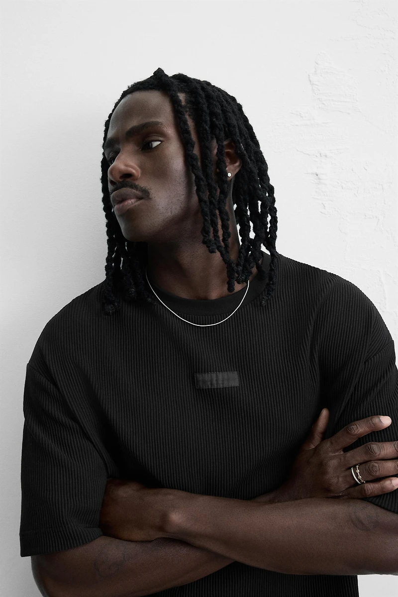 VERTICAL TEXTURED T-SHIRT