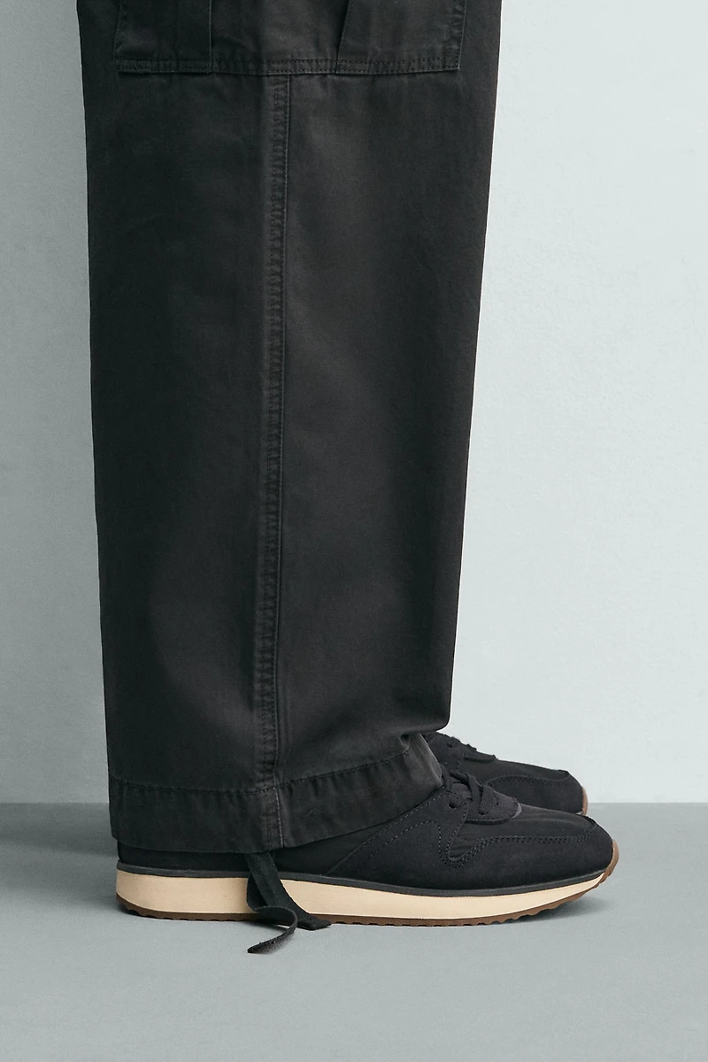 CASUAL SNEAKERS
