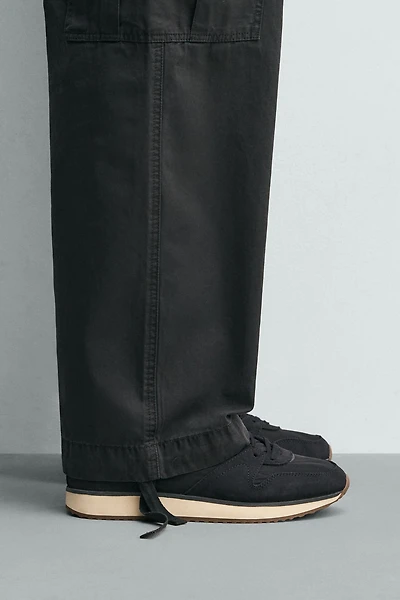 CASUAL SNEAKERS