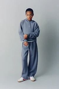 SWEAT À CAPUCHE AVEC INSCRIPTION ET MODAL