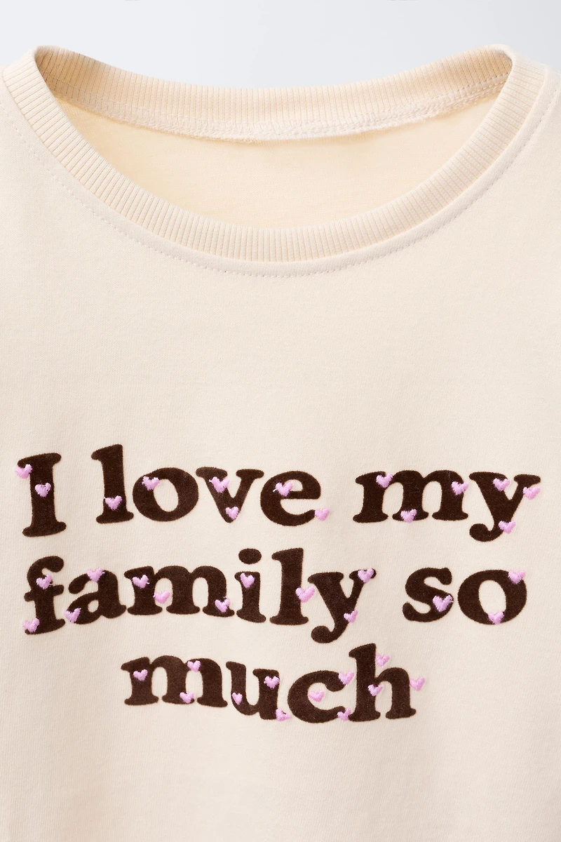 T-SHIRT AVEC INSCRIPTION FLOQUÉE