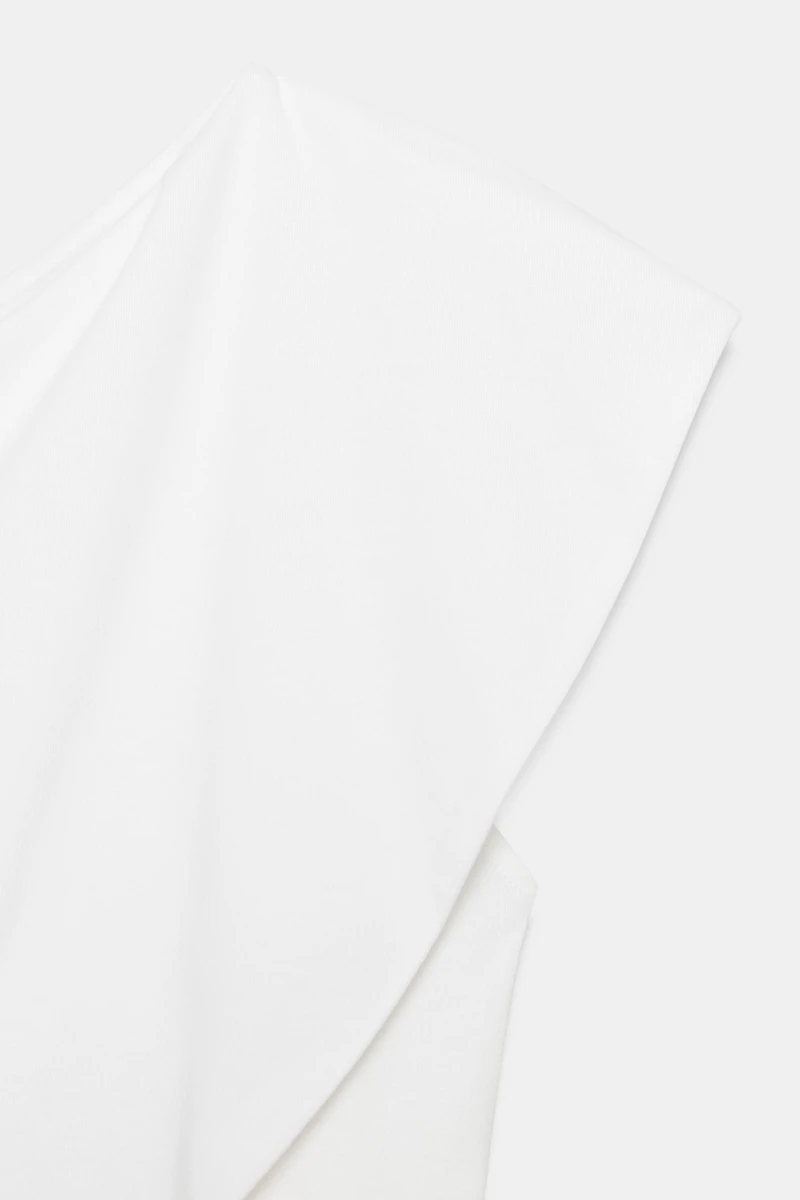ASYMMETRIC INTERLOCK TOP